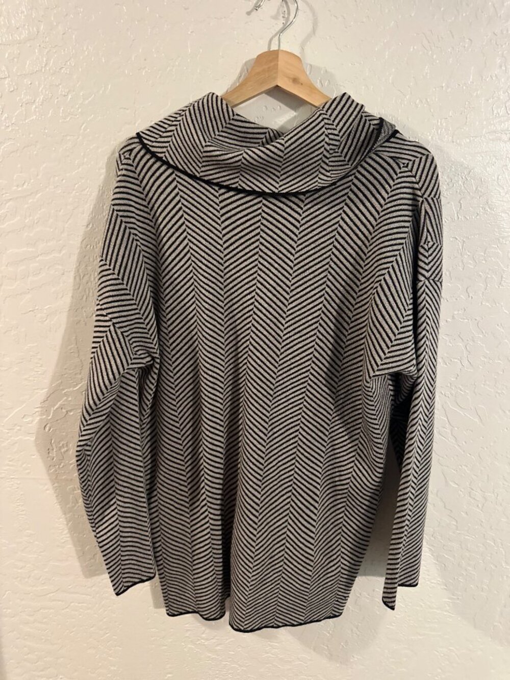 Calvin Klein Cowl Neck Black & White Herringbone Long Sleeved Sweater - Picture 12 of 12